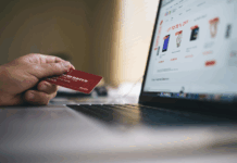 21. Yüzyılda Ticarete Nasıl Atılır? Ticarette Yeni Dönemin Kuralları ve Fırsatları Geleneksel ticaret anlayışının tamamen dönüştüğü 21. yüzyılda, girişimcilik ve ticarete atılmak isteyen bireyler için pek çok yeni fırsat ve zorluk aynı anda varlığını sürdürüyor. Gelişen teknoloji, dijital platformlar, değişen tüketici davranışları ve küreselleşme, ticaretin doğasını yeniden tanımlıyor. konulu bir görsel