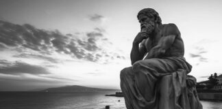 İnsanlık tarihi boyunca ahlak, bireylerin ve toplumların davranışlarını şekillendiren temel bir unsur olarak varlığını sürdürmüştür. Ancak "ahlak nedir?" sorusu, yüzeyde kolayca cevaplanabilecek gibi görünse de derinlemesine düşünüldüğünde oldukça karmaşık bir yapıyı ortaya çıkarır. Felsefi açıdan ahlak, yalnızca doğru ile yanlışı ayırmakla ilgili bir mesele değildir; aynı zamanda değerlerin, kültürlerin, inançların ve bireysel tercihlerin iç içe geçtiği bir düşünsel zemindir. Bu noktada devreye ahlak felsefesi, yani etik girer. Konulu bir haber görseli.