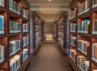 Bilimsel Araştırmanın Temeli Literatür Taramasıyla Atılıyor Bilimsel çalışmaların sağlam bir zemine oturtulması, mevcut bilgilerin incelenerek yeni katkılar sunulması açısından büyük önem taşır. Bu sürecin en temel adımlarından biri olan literatür taraması, yalnızca akademik tezlerde değil, her tür bilimsel yayın ve projede vazgeçilmez bir yer tutar. Giderek dijitalleşen bilgi dünyasında, doğru bilgiye ulaşmanın yolu da etkili bir literatür taramasından geçmektedir. Konulu bir haber görseli.