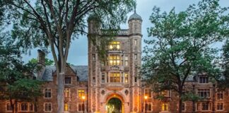 Akademik unvan, yükseköğretim kurumlarında görev yapan öğretim elemanlarına verilen resmi ve mesleki bir tanımdır. Bu unvanlar, hem kişinin akademik kariyerindeki ilerleyişini hem de sahip olduğu bilgi ve uzmanlık seviyesini ifade eder. Türkiye’de ve dünyada eğitim sistemlerinin temel yapı taşlarından biri olan bu kavram, eğitim kurumlarında yetki, sorumluluk ve saygınlık açısından da önemli bir belirleyici unsurdur. Konulu bir haber görseli.