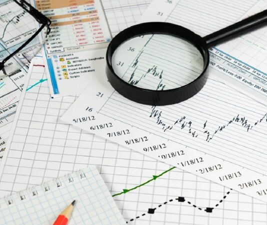 Analiz, hem akademik dünyada hem de günlük yaşamda sıklıkla karşılaşılan ve oldukça kritik bir kavramdır. Bir durumu, olayı, veriyi ya da problemi parçalara ayırarak detaylı şekilde inceleme süreci olan analiz, doğru kararlar almanın ve sağlam çıkarımlar yapmanın temelidir. Bu haberimizde, analiz kavramını çeşitli yönleriyle ele alacak ve neden bu kadar önemli olduğunu ortaya koyacağız. Konulu bir haber görseli.