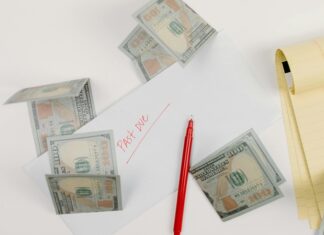 Türkiye’de vergi sistemi, farklı gelir gruplarına ve işletme modellerine göre çeşitli şekillerde uygulanmaktadır. Bu sistem içinde küçük esnafa yönelik olarak uygulanan basit usul vergi, birçok işletmeci için hem maliyet hem de işlem kolaylığı açısından büyük bir avantaj sağlamaktadır. Bu yazıda, basit usul vergi nedir, kimler bu kapsama girer, avantajları nelerdir gibi sorulara detaylı cevaplar verilecek ve SEO uyumlu olarak konu kapsamlı biçimde ele alınacaktır. Konulu bir haber görseli.