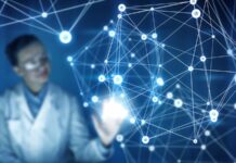 Bilimsel düşünce, mantıklı, sorgulayıcı ve sistematik bir yaklaşımı ifade eder. Bu yaklaşımda birey, olaylara önyargısız bir şekilde bakar, verileri değerlendirir ve sonuçlarını test edilebilir yollarla ortaya koyar. Bilim böylece yalnızca bilgiyi biriktirmekle kalmaz, aynı zamanda onu eleştirel bir süzgeçten geçirerek doğrulara ulaşmamıza olanak tanır. Konulu bir haber görseli.