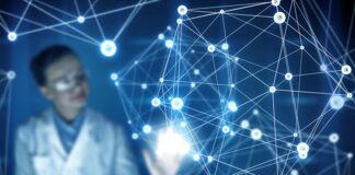 Bilimsel düşünce, mantıklı, sorgulayıcı ve sistematik bir yaklaşımı ifade eder. Bu yaklaşımda birey, olaylara önyargısız bir şekilde bakar, verileri değerlendirir ve sonuçlarını test edilebilir yollarla ortaya koyar. Bilim böylece yalnızca bilgiyi biriktirmekle kalmaz, aynı zamanda onu eleştirel bir süzgeçten geçirerek doğrulara ulaşmamıza olanak tanır. Konulu bir haber görseli.