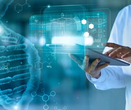 Bilim tarihi, insanlığın bilgiye ulaşma serüvenini anlatan, geçmişteki bilimsel gelişmeleri inceleyen bir disiplindir. Bu alan, sadece geçmişte yaşanan olayları sıralamakla kalmaz, aynı zamanda bilimsel düşüncenin nasıl değiştiğini, hangi etmenlerle şekillendiğini ve bugünkü bilimsel anlayışa nasıl ulaşıldığını araştırır. Bilimsel bilgi, tarih boyunca farklı kültürler ve toplumlar tarafından şekillendirilmiş; bu süreçte dini, politik, ekonomik ve sosyal koşullar belirleyici olmuştur. Konulu bir haber görseli.