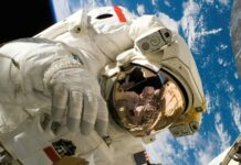 Bilimsel devrim, bilim dünyasında meydana gelen büyük değişiklikler ve yenilikler olarak tanımlanabilir. Bu devrimler, insanlığın dünyayı anlamada ve evrende yerini keşfetmede önemli bir rol oynamıştır. Bilimsel devrim, yalnızca bilimsel bilgiye katkı sağlamakla kalmaz, aynı zamanda toplumların düşünsel yapısını, felsefi temellerini ve teknolojik gelişimlerini de derinden etkiler. Bu yazıda, bilimsel devrim kavramını, tarihsel arka planını ve insanlık için önemini ele alacağız. Konulu bir haber görseli.