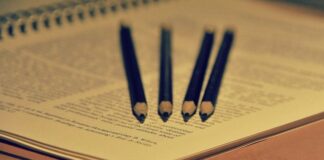 Akademik camiada iletişimin ve bilginin yayılmasının en etkili yollarından biri olan bildiri, bilimsel dünyada hayati bir yere sahiptir. Üniversiteler, araştırma merkezleri, enstitüler ve bilimsel kongrelerde sunulan bildiriler, araştırmacıların fikirlerini, hipotezlerini, deney sonuçlarını ve yorumlarını meslektaşlarıyla paylaşmalarını sağlar. Ancak bildiri yalnızca bir sunum değil, aynı zamanda bir akademik tartışma zeminidir. Günümüzde akademik üretkenliğin ve görünürlüğün ölçülmesinde bildirilerin sayısı ve niteliği oldukça belirleyici bir faktördür. Konulu bir haber görseli.