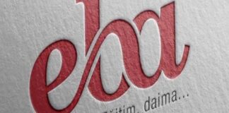 Dijital eğitim, özellikle pandemi sürecinde dünyada olduğu gibi Türkiye’de de hızla yaygınlaşan bir öğrenme biçimi haline geldi. Eğitim Bilişim Ağı (EBA), bu dijital dönüşümün Türkiye'deki en önemli araçlarından biri olarak öne çıkmaktadır. EBA Sistemi, öğrencilere ve öğretmenlere dijital ortamda eğitim materyalleri sunarken, aynı zamanda eğitim süreçlerini daha verimli hale getirmeyi hedefler. Ancak, EBA'nın ne kadar işlevsel olduğu, çeşitli açılardan değerlendirilmesi gereken önemli bir konudur. Peki, EBA Sistemi gerçekten dijital eğitimde ne kadar etkili? EBA, eğitimde öğrencilerin ve öğretmenlerin ihtiyaçlarını karşılayabiliyor mu? Konulu bir haber görseli