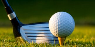 Golf, doğayla iç içe, sabır ve strateji gerektiren bir spor dalı olarak yüzyıllardır dünyanın farklı bölgelerinde ilgiyle oynanmaktadır. Gerek bireysel rekabeti gerekse sakin ortamıyla birçok kişi için hem spor hem de sosyalleşme aracı olarak önem taşır. Özellikle açık havada yapılan nadir sporlardan biri olan golf, son yıllarda Türkiye'de de popülaritesini artırmaktadır. Bu yazıda, golfün tanımı, tarihi gelişimi, kuralları ve günümüzdeki yeri üzerine kapsamlı bilgiler bulabilirsiniz. Konulu bir haber görseli.