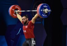Halter, kuvvet ve dayanıklılığın test edildiği bir spor dalıdır. Genellikle, sporcuların çeşitli ağırlıklarla belirli tekniklerle kaldırma hareketlerini gerçekleştirdiği bir spordur. Hem profesyonel sporcular hem de amatörler tarafından tercih edilen halter, fiziksel güç ve zindelik gerektiren bir aktivite olarak bilinir. Olimpiyat oyunlarının da bir parçası olan bu spor dalı, dünya çapında büyük bir popülariteye sahiptir. Konulu bir haber görseli.