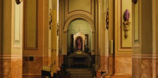 Hegemonya, tarih boyunca siyasal, kültürel ve ekonomik anlamda bir gücün diğerleri üzerinde kurduğu baskınlık ve yönlendirme etkisini tanımlamak için kullanılan çok katmanlı bir kavramdır. İlk kez antik Yunan'da askeri ve siyasi üstünlük bağlamında kullanılan bu terim, özellikle modern çağda sosyal bilimlerde ve uluslararası ilişkiler alanında çok daha derin bir içerikle ele alınmıştır. Hegemonya, yalnızca kaba kuvvetle değil, aynı zamanda rıza, kültürel nüfuz ve ekonomik bağımlılık gibi araçlarla da oluşturulan bir etki alanını ifade eder. Bu yönüyle hegemonya, salt zorla dayatılan bir tahakküm değil, aynı zamanda gönüllü bir kabulle oluşan bir üstünlüktür. Konulu bir haber görseli.