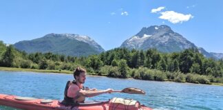 Kayak, kış sporlarının en popüler ve en heyecan verici aktivitelerinden biridir. Hem amatör hem de profesyonel olarak yapılan kayak, hız, denge, çeviklik ve güç gerektiren bir spor dalıdır. Kayak yaparken sporcular, özel kayma tahtaları üzerinde karla kaplı dağ yamaçlarında hareket ederler. Kayak, sadece bir spor dalı değil, aynı zamanda bir eğlence aracı olarak da yaygın şekilde tercih edilmektedir. Konulu bir haber görseli.