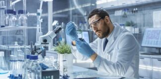 Kontrol grubu, bilimsel araştırmalarda elde edilen verilerin güvenilirliğini test etmek için kullanılan temel bir araçtır. Deneysel çalışmalarda, araştırmacılar genellikle iki grup oluşturur: bir deney grubu ve bir kontrol grubu. Deney grubu üzerinde belirli bir değişken etkilenirken, kontrol grubu bu etkiden bağımsız olarak gözlemlenir. Bu yöntem sayesinde, sonuçların gerçekten uygulanan değişkene mi bağlı olduğu, yoksa başka faktörlerden mi kaynaklandığı anlaşılabilir. Konulu bir haber görseli.