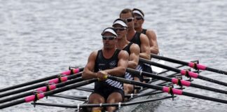 Kürek, suyun üzerinde ilerlemek için kullanılan uzun, ince ve genellikle iki kanatlı bir araçtır. Hem gemi hem de tekne türlerinde yön verme ve hareket sağlama amacıyla kullanılır. Kürek kullanımı, tarih boyunca insanlık için önemli bir taşıma ve ulaşım aracı olmuştur. Ancak zamanla gelişen teknolojiyle birlikte, günümüzde kürek daha çok spor ve rekreasyon amacıyla kullanılmaktadır. Konulu bir haber görseli.