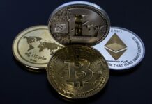 NFT teknolojisi, dijital varlıkların sahipliğini kanıtlayan ve blokzincir üzerine kaydedilen eşsiz dijital sertifikalardır. “Non-Fungible Token” ifadesinin kısaltması olan NFT, değiştirilemez ve takas edilemez yapısıyla diğer dijital varlıklardan ayrılır. Son yıllarda özellikle sanat dünyasında büyük bir dönüşüme neden olan bu teknoloji, sanatçıların eserlerini doğrudan dijital ortamda sunmalarına ve koleksiyonerlerin bu eserleri dijital ortamda satın almalarına olanak tanıdı. NFT'ler, hem sanatın üretiminde hem de dağıtımında kuralları yeniden yazdı ve dijital sanatın değerini artıran önemli bir araç haline geldi. Konulu bir haber görseli.