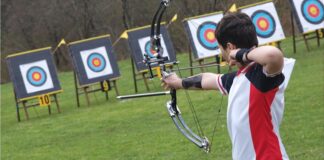 Okçuluk, ok ve yay kullanarak hedefe atış yapma sanatıdır. Hem bir spor dalı hem de tarihsel bir avcılık yöntemi olarak kökeni çok eskilere dayanır. Okçuluk, insanların yüzyıllar boyu savunma ve avcılık amaçlarıyla kullandığı bir beceri olmuştur. Bugün ise modern okçuluk, özellikle olimpiyat oyunları gibi uluslararası yarışmalarda profesyonel sporcuların mücadele ettiği bir spor dalıdır. Okçuluk, yüksek odaklanma, el-göz koordinasyonu, duruş kontrolü ve strateji gerektirir. Her ne kadar tarihsel bir geçmişi olsa da günümüzde modern okçuluk çok daha teknik ve düzenli bir hale gelmiştir. Konulu bir haber görseli.