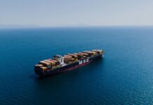 Ticaret, tarih boyunca ekonominin temel taşlarından biri olmuştur. Ancak, ticaretin geleneksel biçiminden farklı olarak, son yıllarda "parasız ticaret" kavramı da giderek daha fazla duyulmaya başlanmıştır. Parasız ticaret, temelde para kullanılmadan, karşılıklı mal veya hizmet değişimi yapılmasıdır. Bu ticaret türü, geleneksel para bazlı ticaretin dışında bir alternatif sunar ve özellikle kriz dönemlerinde, sınırlı kaynağa sahip olanlar için oldukça önemli bir seçenek haline gelir. Bu yazıda, parasız ticaretin ne olduğunu, nasıl işlediğini ve modern dünyadaki yerini inceleyeceğiz. Konulu bir haber görseli