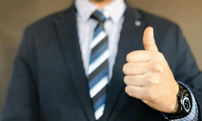 Modern ticaret dünyasında başarılı olmak kadar, pazarda güçlü kalmak da bir o kadar önemlidir. Rekabetin her geçen gün arttığı bu ortamda işletmelerin yalnızca iyi bir başlangıç yapması yeterli değildir; aynı zamanda sürdürülebilir stratejilerle istikrarını koruması gerekir. Bu noktada devreye giren şey ise, etkin ticaretin incelikleridir. konulu bir görsel