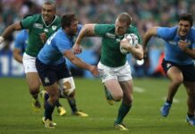 Ragbi Nedir Ragbi, hız, strateji, kuvvet ve dayanıklılığın ön plana çıktığı, takım sporları arasında önemli bir yer tutan bir oyundur. Özellikle İngiltere, Avustralya, Yeni Zelanda ve Güney Afrika gibi ülkelerde büyük bir popülerliğe sahiptir. Ragbi, futbol ve Amerikan futbolu gibi sporlara benzer yönlere sahip olsa da, kendine has kuralları ve dinamikleriyle tanınır. İki takım arasında oynanan bu oyun, her oyuncunun belirli bir pozisyonda görev alarak topu rakip sahasına taşıması ve skor yapmaya çalışması esasına dayanır. Konulu bir görsel.