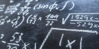 Son yıllarda, eğitimdeki en önemli eğilimlerden biri STEM eğitimi olmuştur. STEM, Fen (Science), Teknoloji (Technology), Mühendislik (Engineering) ve Matematik (Mathematics) alanlarını kapsayan bir eğitim yaklaşımıdır. Bu dört disiplini bir araya getirerek öğrencilere kapsamlı bir öğrenme deneyimi sunmayı amaçlar. STEM eğitimi, sadece bu alanlardaki teknik bilgiyi öğretmekle kalmaz, aynı zamanda öğrencilerin eleştirel düşünme, problem çözme ve yenilikçi fikirler geliştirme becerilerini de artırır. Bu yazıda, STEM eğitimini daha yakından inceleyecek ve neden bu kadar popüler olduğunu ele alacağız. Konulu bir haber görseli.