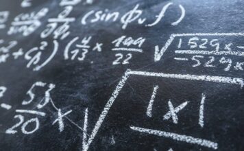 STEM Eğitimi Nedir ve Neden Bu Kadar Popüler Son yıllarda, eğitimdeki en önemli eğilimlerden biri STEM eğitimi olmuştur. STEM, Fen (Science), Teknoloji (Technology), Mühendislik (Engineering) ve Matematik (Mathematics) alanlarını kapsayan bir eğitim yaklaşımıdır. Bu dört disiplini bir araya getirerek öğrencilere kapsamlı bir öğrenme deneyimi sunmayı amaçlar. STEM eğitimi, sadece bu alanlardaki teknik bilgiyi öğretmekle kalmaz, aynı zamanda öğrencilerin eleştirel düşünme, problem çözme ve yenilikçi fikirler geliştirme becerilerini de artırır. Bu yazıda, STEM eğitimini daha yakından inceleyecek ve neden bu kadar popüler olduğunu ele alacağız. Konulu bir haber görseli.