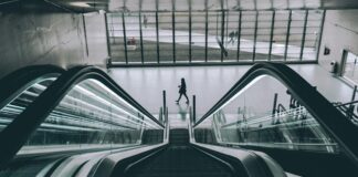 Şahıs şirketi kurmak, Türkiye'de girişimcilik yapmak isteyen bireyler için hem maliyet açısından uygun hem de bürokratik açıdan oldukça pratiktir. Ancak şirket kurma sürecinde en çok merak edilen konulardan biri, işletmenin adres bildirimiyle ilgilidir. Özellikle home ofis çalışanlar, freelancer’lar, dijital girişimciler ve e-ticaret yapanlar tarafından sıkça sorulan “Şahıs şirketi ev adresi olur mu?” sorusu, hem yasal mevzuat hem de uygulamadaki prosedürler açısından detaylı bir şekilde değerlendirilmelidir. Konulu bir haber görseli.