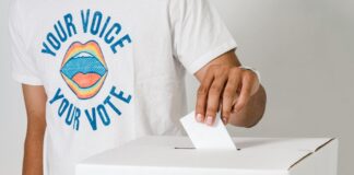 Seçim sistemleri, demokratik yönetimlerin temel yapı taşlarından biridir. Vatandaşların siyasal tercihlerinin yönetime yansımasını sağlayan bu mekanizmalar, sadece kimlerin iktidara geleceğini değil, aynı zamanda halkın iradesinin ne kadar adil ve dengeli bir biçimde temsil edileceğini de belirler. Bu yüzden seçim sistemlerinin yapısı, bir ülkenin siyasi temsil kalitesiyle doğrudan ilişkilidir. Temsilin adaletli, çoğulcu ve kapsayıcı olabilmesi; seçim sisteminin işleyişine, kurallarına ve uygulama biçimine bağlıdır. Konulu bir haber görseli.