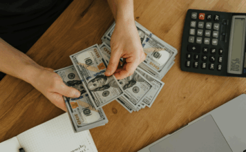 Ticaretin doğasında para vardır. Ama bugünün girişimcileri arasında hızla yayılan bir soru var: “Sermaye olmadan da ticaret yapılabilir mi?” Geleneksel anlayışa göre bir işe başlamak için önce maddi birikim gerekir. konulu bir görsel