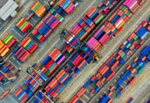 Ticaret, tarih boyunca insanların ihtiyaçlarını karşılamak amacıyla gerçekleştirdiği önemli bir faaliyet olmuştur. Teknolojinin gelişmesiyle birlikte ticaretin şekli de değişmiş, özellikle dijitalleşme ile birlikte işletmelerin büyüme ve pazara girme fırsatları artmıştır. Ancak, ticaret yapmak ve başarılı bir iş kurmak isteyenler için ilk adımlar her zaman zorlayıcı olabilir. Bu yazımızda, ticarete ilk adım atmak için gerekli olan temel adımları, stratejileri ve önemli ipuçlarını ele alacağız. Konulu bir haber görseli