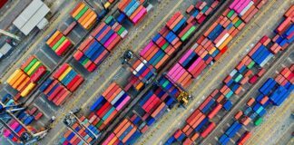 Ticaret, tarih boyunca insanların ihtiyaçlarını karşılamak amacıyla gerçekleştirdiği önemli bir faaliyet olmuştur. Teknolojinin gelişmesiyle birlikte ticaretin şekli de değişmiş, özellikle dijitalleşme ile birlikte işletmelerin büyüme ve pazara girme fırsatları artmıştır. Ancak, ticaret yapmak ve başarılı bir iş kurmak isteyenler için ilk adımlar her zaman zorlayıcı olabilir. Bu yazımızda, ticarete ilk adım atmak için gerekli olan temel adımları, stratejileri ve önemli ipuçlarını ele alacağız. Konulu bir haber görseli