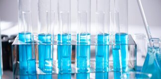 Uygulamalı bilimler, teorik bilgilere dayalı olarak elde edilen bilgilerin pratikte nasıl kullanılacağını ve toplumların günlük yaşamlarında nasıl işe yaradığını inceleyen bir bilim dalıdır. Temelde doğa bilimleri, mühendislik, tıp, tarım, eğitim ve daha pek çok alanda teorik bilgilerin uygulamalı bir şekilde hayata geçirilmesini hedefler. Uygulamalı bilimler, bilimin soyut verilerini, somut çözümler haline getiren ve insanların yaşam kalitesini artırmayı amaçlayan bir disiplindir. Bu alanın gelişmesi, bilimsel bilgilerin pratikte nasıl kullanılacağı konusunda önemli katkılar sağlar ve bu bilgilerle birçok toplumsal sorun çözülür. Konulu bir haber görseli.