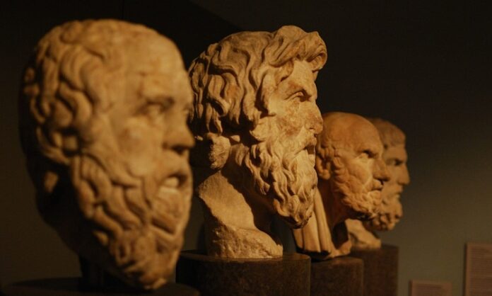 Felsefenin en kadim, en derin ve belki de en çok kafa karıştıran sorularından biri şudur: Varlık nedir? Hatta daha da radikal biçimde sorulursa: Varlık var mıdır? Bu soru ilk başta bir kelime oyunu gibi görünebilir, ancak aslında insan zihninin en temel algılarını ve dünyayla kurduğu ilişki biçimlerini sorgulayan çok katmanlı bir tartışmadır. Bu soruya cevap arayan felsefe dalı ise ontoloji olarak bilinir. Ontoloji, yani varlık felsefesi, evrendeki her şeyin varlık biçimini, doğasını ve kökenini anlamaya çalışan felsefi disiplindir. Konulu bir haber görseli.