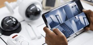 CCTV İncelemeleri Güvenlik ve Adli Süreçlerde Dijital Delilin Rolü Günümüzde şehir yaşamının hemen her alanında karşımıza çıkan CCTV sistemleri, güvenlikten adli soruşturmalara kadar geniş bir yelpazede kritik bir rol üstleniyor. Alışveriş merkezlerinden toplu taşıma araçlarına, kamu binalarından özel işletmelere kadar pek çok noktada kullanılan kapalı devre kamera sistemleri, yaşanan olayların aydınlatılmasında önemli bir dijital delil kaynağı olarak kabul ediliyor. CCTV incelemeleri, yalnızca görüntü izlemekten ibaret olmayan, teknik bilgi ve hukuki hassasiyet gerektiren kapsamlı bir süreç olarak öne çıkıyor. Konulu bir haber görseli.