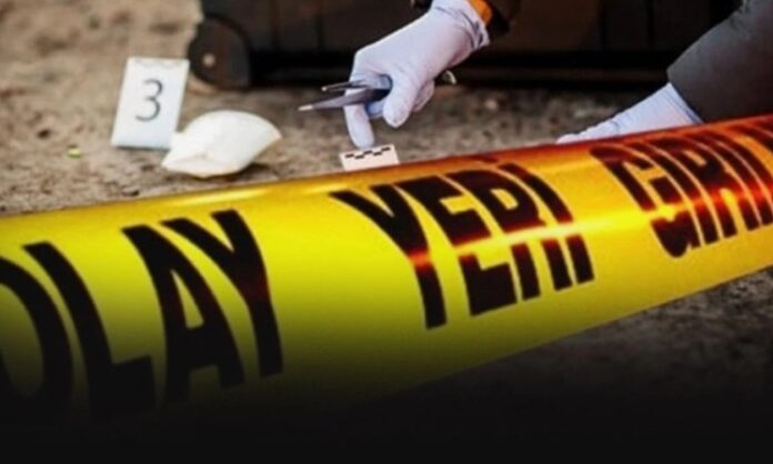 Türkiye’de ve dünyada yaşanan cinayet olayları, kamuoyunda her zaman büyük yankı uyandıran suçlar arasında yer alıyor. Bu tür vakaların çözülmesi, yalnızca adaletin sağlanması açısından değil, aynı zamanda toplumsal güven duygusunun korunması bakımından da büyük önem taşıyor. Güvenlik güçleri, her cinayet vakasında titiz ve çok yönlü bir çalışma yürüterek faillerin tespit edilmesini hedefliyor. Konulu bir haber görseli.