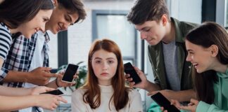 İnternetin ve dijital iletişim araçlarının hayatın her alanına girmesiyle birlikte yeni suç türleri de gündeme gelmeye başladı. Bu suçların başında gelen siber zorbalık, özellikle çocuklar, gençler ve sosyal medyayı yoğun kullanan bireyler için ciddi bir tehdit oluşturuyor. Fiziksel bir temas olmadan, tamamen dijital ortamda gerçekleşmesine rağmen siber zorbalık, mağdurlar üzerinde derin psikolojik ve sosyal etkiler bırakabiliyor. Konulu bir haber görseli.