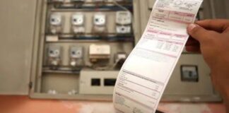 Son yıllarda ekonomik suçlar arasında dikkat çeken başlıklardan biri fatura sahteciliği olarak öne çıkıyor. Vergi sistemini doğrudan hedef alan bu suç türü, hem kamu gelirlerinde ciddi kayıplara yol açıyor hem de haksız kazanç elde eden kişi ve şirketler üzerinden piyasa dengesini bozuyor. Giderek daha karmaşık hale gelen yöntemler, fatura sahteciliğini sadece mali bir sorun olmaktan çıkarıp hukuki ve toplumsal bir meseleye dönüştürüyor. Konulu bir haber görseli.