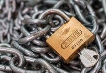 Hırsızlık olayları, bireylerin ve kurumların günlük yaşamını doğrudan etkileyen en yaygın suç türleri arasında yer alır. Maddi kayıpların yanı sıra güvensizlik hissi ve psikolojik etkiler de bu suçların toplumsal yansımaları arasında bulunur. Bu nedenle hırsızlık önleme teknikleri, yalnızca güvenlik birimlerinin değil, toplumun tüm kesimlerinin gündeminde olan bir konudur. Önleyici yaklaşımlar, suç gerçekleşmeden önce riskleri azaltmayı hedefleyerek daha sürdürülebilir bir güvenlik anlayışı sunar. Konulu bir haber görseli.