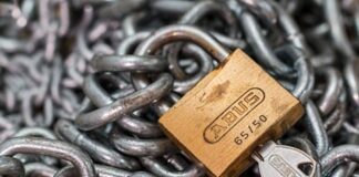 Hırsızlık olayları, bireylerin ve kurumların günlük yaşamını doğrudan etkileyen en yaygın suç türleri arasında yer alır. Maddi kayıpların yanı sıra güvensizlik hissi ve psikolojik etkiler de bu suçların toplumsal yansımaları arasında bulunur. Bu nedenle hırsızlık önleme teknikleri, yalnızca güvenlik birimlerinin değil, toplumun tüm kesimlerinin gündeminde olan bir konudur. Önleyici yaklaşımlar, suç gerçekleşmeden önce riskleri azaltmayı hedefleyerek daha sürdürülebilir bir güvenlik anlayışı sunar. Konulu bir haber görseli.