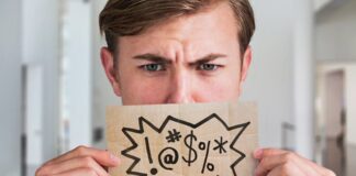 İftira ve hakaret, bireylerin onurunu, saygınlığını ve toplumsal konumunu doğrudan etkileyen suçlar arasında yer alır. Günlük yaşamda sözlü tartışmalardan sosyal medya paylaşımlarına kadar pek çok alanda karşılaşılan bu eylemler, yalnızca kişisel ilişkileri değil, toplumsal güven duygusunu da zedeleyebilir. İftira ve hakaret, hukuki boyutları kadar sosyal etkileriyle de dikkat çeken suç türleridir. Konulu bir haber görseli.