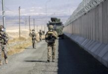 Son yıllarda kaçakçılık faaliyetleri ve sınır güvenliği ihlalleri, hem ulusal güvenlik hem de ekonomik düzen açısından ciddi riskler oluşturmaya devam ediyor. Coğrafi konumu nedeniyle birçok ülke için geçiş noktası konumunda bulunan bölgelerde, yasa dışı ticaret ağlarının daha aktif hale geldiği gözlemleniyor. Güvenlik kaynakları, sınır hatlarında yaşanan bu hareketliliğin yalnızca yerel değil, aynı zamanda uluslararası boyutları olduğunu vurguluyor. Konulu bir haber görseli.