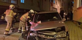 Meydana gelen büyük çaplı trafik ve iş kazalarının ardından başlatılan kaza sonrası kurtarma çalışmaları, hayat kurtaran müdahaleler açısından kritik önem taşıyor. Özellikle çoklu araç kazaları ve ağır hasarlı olaylarda ilk dakikalar belirleyici olurken, olay yerine sevk edilen ekiplerin koordinasyonu sürecin başarısını doğrudan etkiliyor. Uzmanlar, etkili bir acil müdahale planının can kaybını azaltmada en önemli faktörlerden biri olduğunu vurguluyor. Konulu bir haber görseli.