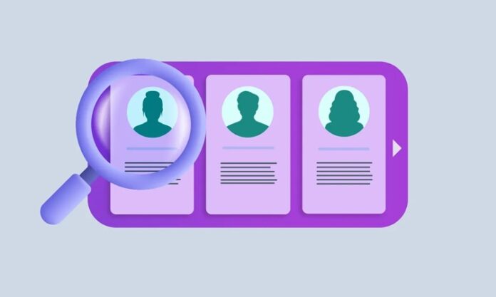 Günlük yaşamın birçok alanında karşılaşılan kimlik tespiti olayları, güvenlik uygulamaları ile bireysel haklar arasındaki hassas dengeyi yeniden gündeme taşıyor. Kolluk kuvvetlerinin suçun önlenmesi, kamu düzeninin korunması ve şüpheli durumların aydınlatılması amacıyla başvurduğu kimlik tespiti uygulamaları, hem hukuki hem de toplumsal boyutlarıyla dikkat çekiyor. Özellikle büyük şehirlerde artan nüfus hareketliliği, bu tür uygulamaların daha sık gündeme gelmesine neden oluyor. Konulu bir haber görseli.