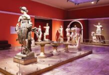 Dünyanın dört bir yanında sergilenen tarihi eserler ve sanat yapıtları, insanlığın ortak hafızasını temsil ediyor. Ancak son yıllarda artış gösteren müzede hırsızlık olayları, bu kültürel mirası ciddi biçimde tehdit ediyor. Gelişen güvenlik sistemlerine rağmen yaşanan hırsızlık vakaları, müzelerin yalnızca sergileme alanı değil aynı zamanda korunması gereken hassas mekânlar olduğunu bir kez daha ortaya koyuyor. Konulu bir haber görseli.