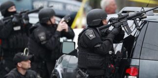 Organize suçla mücadele kapsamında son dönemde gerçekleştirilen operasyonlar, kamuoyunun dikkatini organize suç örgütü liderlerinin tutuklanması haberlerine çevirmiştir. Uzun süredir takip edilen ve çok sayıda suça karıştığı belirlenen örgüt liderlerinin yakalanması, güvenlik güçlerinin kararlılığını ortaya koymaktadır. Bu tutuklamalar, yalnızca bireysel suçların değil, yıllar içinde kök salmış suç ağlarının da hedef alındığını göstermektedir. Konulu bir haber görseli.