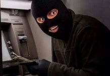 Son yıllarda kent merkezlerinde ve kırsal bölgelerde artış gösteren ATM soygunları, bankacılık güvenliği kadar kamusal güvenliği de yakından ilgilendiren bir suç türü olarak öne çıkıyor. Günün her saati kullanılan ATM’ler, kolay erişilebilir olmaları nedeniyle suç faillerinin hedefi haline gelebiliyor. Özellikle gece saatlerinde yaşanan ATM soygunları, hem maddi kayıplara hem de çevrede yaşayan vatandaşlarda güvensizlik hissine yol açıyor. Konulu bir haber görseli.