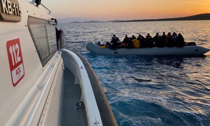 Son yıllarda sınır ihlalleri, hem Türkiye’de hem de dünya genelinde güvenlik gündeminin en üst sıralarında yer alıyor. Kara, deniz ve hava sahalarında yaşanan ihlaller, yalnızca askeri bir mesele olarak değil; diplomatik, ekonomik ve toplumsal etkileri olan çok boyutlu bir sorun olarak değerlendiriliyor. Artan göç hareketleri, bölgesel çatışmalar ve teknolojik imkânların yaygınlaşması, sınır güvenliğini her zamankinden daha karmaşık bir hale getiriyor. Konulu bir haber görseli.