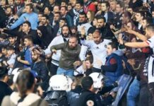 Son yıllarda farklı liglerde ve amatör müsabakalarda yaşanan spor karşılaşması olayları, kamuoyunda geniş yankı uyandırıyor. Futbol başta olmak üzere basketbol ve voleybol maçlarında zaman zaman tribünlerde başlayan gerginlikler, saha içine kadar taşabiliyor. Uzmanlara göre artan rekabet duygusu ve kontrolsüz taraftar davranışları, bu tür taraftar olaylarının temel nedenleri arasında yer alıyor. Konulu bir haber görseli.