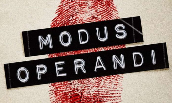 Suçların aydınlatılmasında yalnızca delillerin bulunması değil, suçun nasıl işlendiğinin anlaşılması da büyük önem taşır. Bu noktada suç modus operandi kavramı devreye girer. Modus operandi, failin bir suçu işlerken benimsediği yöntemleri, alışkanlıkları ve davranış biçimini ifade eder. Adli süreçlerde bu kavram, suçun arkasındaki zihinsel ve pratik yapıyı çözümlemede temel bir araç olarak kullanılır. Konulu bir haber görseli.