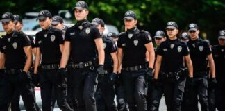 Toplumların güvenli ve sürdürülebilir bir yapıya kavuşmasında suç önleme politikaları hayati bir rol oynuyor. Suçla mücadelede yalnızca cezalandırmaya dayalı yöntemlerin yeterli olmadığı, modern hukuk ve güvenlik anlayışı içinde artık net biçimde kabul ediliyor. Bu nedenle devletler ve yerel yönetimler, suç ortaya çıkmadan önce riskleri azaltmayı hedefleyen politikalar geliştirmeye odaklanıyor. Konulu bir haber görseli.