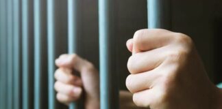 Küreselleşen dünyada suçların sınır tanımaması, devletleri ortak hukuki çözümler üretmeye zorluyor. Bu noktada suçluların iadesi, bir ülkede suç işleyip başka bir ülkeye kaçan kişilerin adalet önüne çıkarılmasını sağlayan en önemli hukuki mekanizmalardan biri olarak öne çıkıyor. Devletler arası ilişkilerin hassas dengeleri içinde yürütülen bu süreç, hem hukuki hem de siyasi boyutlarıyla dikkat çekiyor. Konulu bir haber görseli.